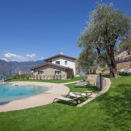 Villa Divina - Apt Prima Con Piscina E Vista Lago Castelletto Di Brenzone Exterior foto