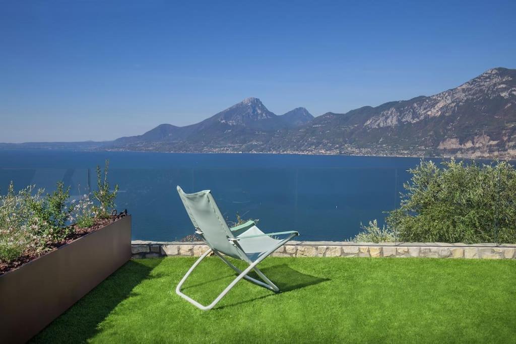 Villa Divina - Apt Prima Con Piscina E Vista Lago Castelletto Di Brenzone Exterior foto