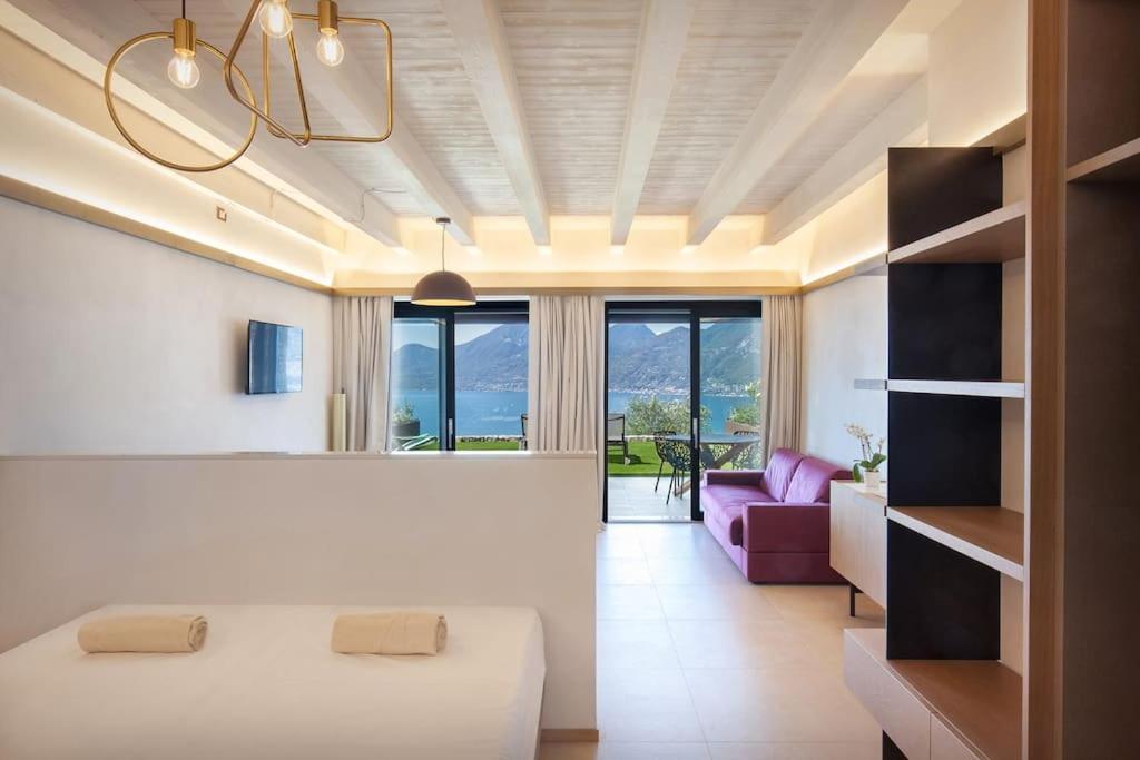 Villa Divina - Apt Prima Con Piscina E Vista Lago Castelletto Di Brenzone Exterior foto