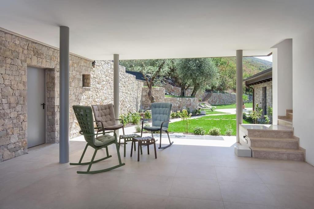 Villa Divina - Apt Prima Con Piscina E Vista Lago Castelletto Di Brenzone Exterior foto