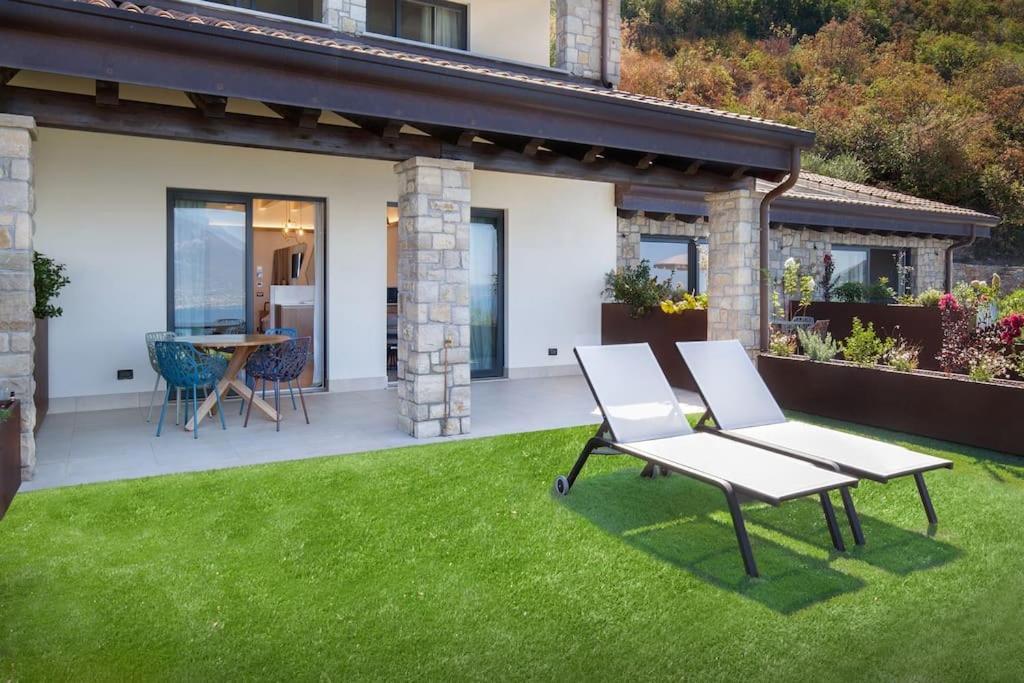 Villa Divina - Apt Prima Con Piscina E Vista Lago Castelletto Di Brenzone Exterior foto