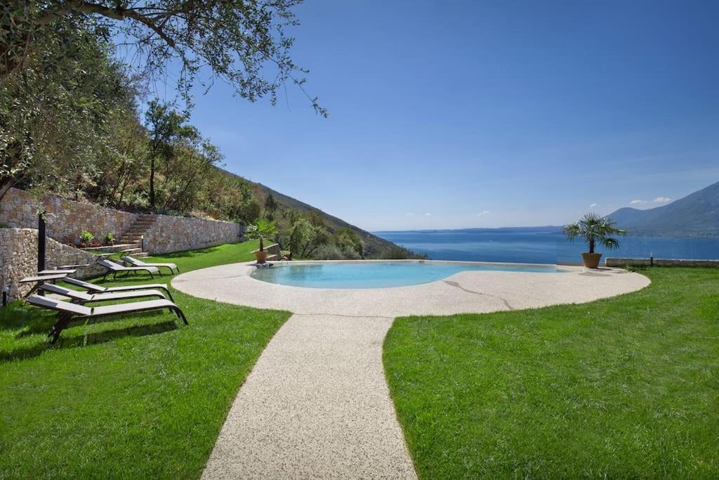 Villa Divina - Apt Prima Con Piscina E Vista Lago Castelletto Di Brenzone Exterior foto