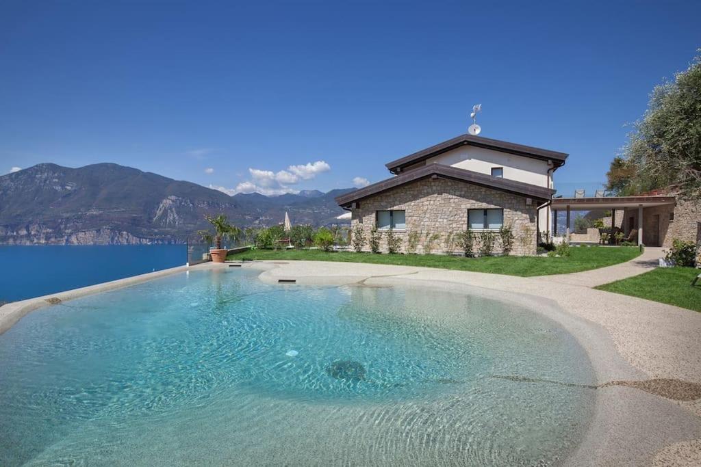 Villa Divina - Apt Prima Con Piscina E Vista Lago Castelletto Di Brenzone Exterior foto